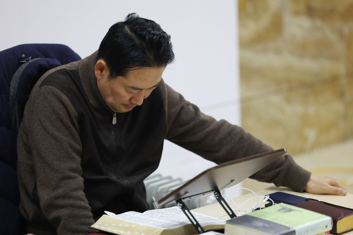 ▲2차 종합특검법 처리에 반대해 단식중인 국민의힘 장동혁 대표가 17일 국회에서 단식을 이어가던 중 생각에 잠겨 있다. 2026.1.17 (연합뉴스)