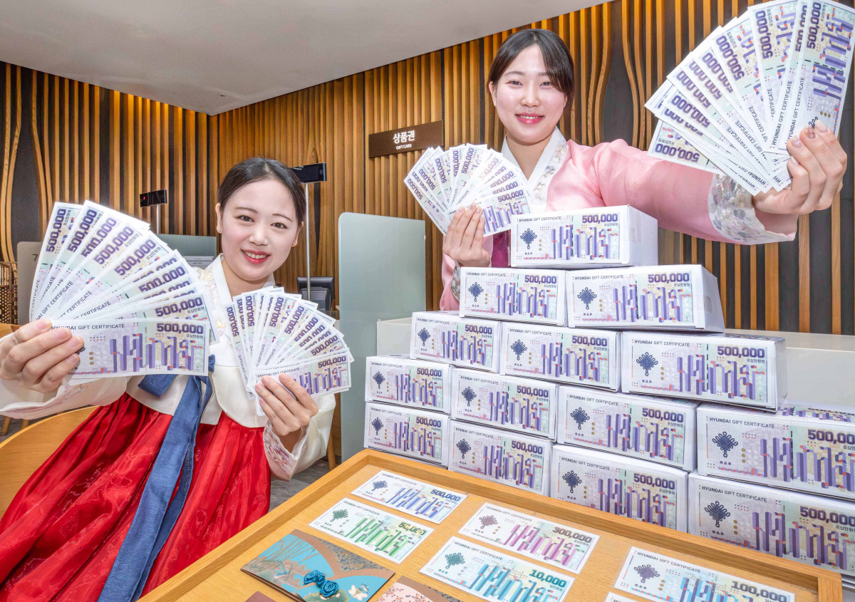 ▲현대백화점 "병오년(丙午年) 설엔 현대백화점 상품권 선물하세요" (사진제공=현대백화점)