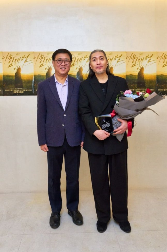 ▲최휘영 문화체육관광부 장관(왼)과 임재범. (사진제공=문화체육관광부)