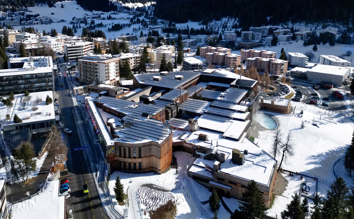 ▲세계경제포럼(WEF)이 열리는 스위스 다보스 회의장 전경.  (다보스(스위스)/로이터연합뉴스)