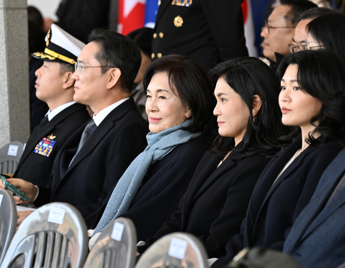 ▲이재용 삼성전자 회장과 홍라희 리움미술관 명예관장, 이서현 삼성물산 사장이 28일 경남 창원시 진해구 해군사관학교에서 열린 '제139기 해군사관후보생 임관식'에 참석해 있다. (연합뉴스)