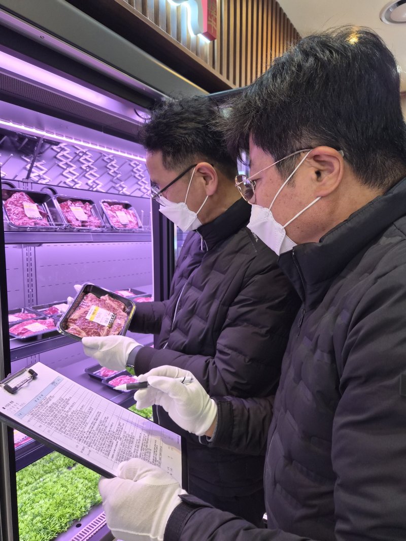 ▲전북도 축산물 위생점검 자료사진. 

 (사진제공=전북농협)