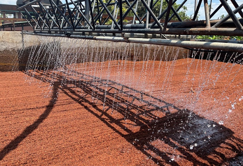 ▲STX 코코피트 배지의 염분 제거 및 품질 안정화 공정. (사진제공=STX)