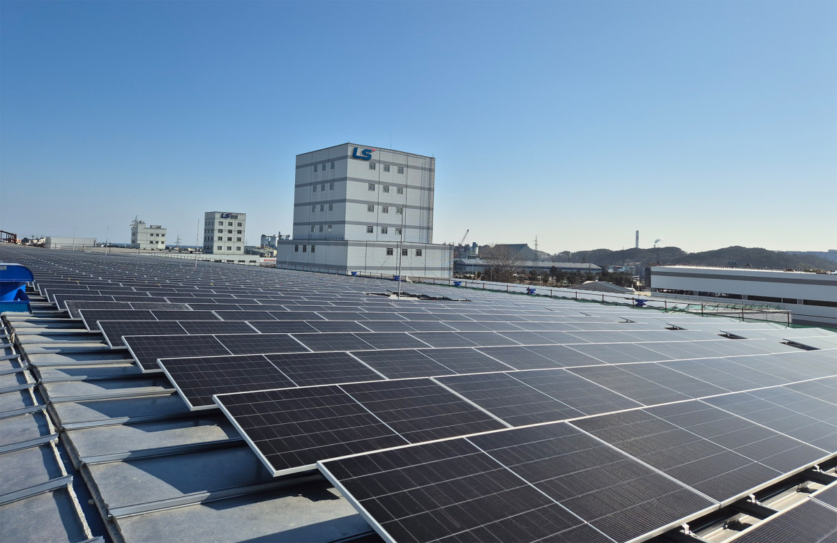 ▲S전선 동해공장에 설치된 태양광 발전 시스템 (사진제공-LS전선)