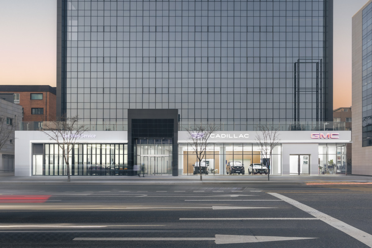 ▲송파 전시장 외관 전경 (자료제공=캐딜락)