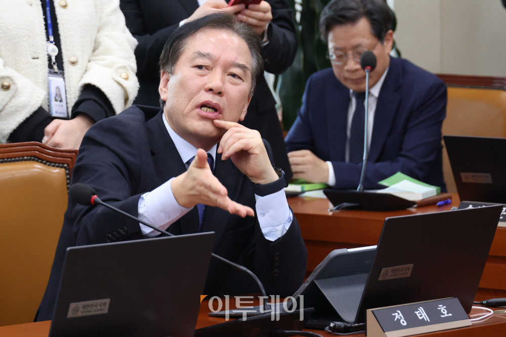 ▲19일 서울 여의도 국회에서 열린 재정경제기획위원회 전체회의에서 여당 간사인 정태호 더불어민주당 의원이 발언을 하고 있다. 고이란 기자 photoearn@