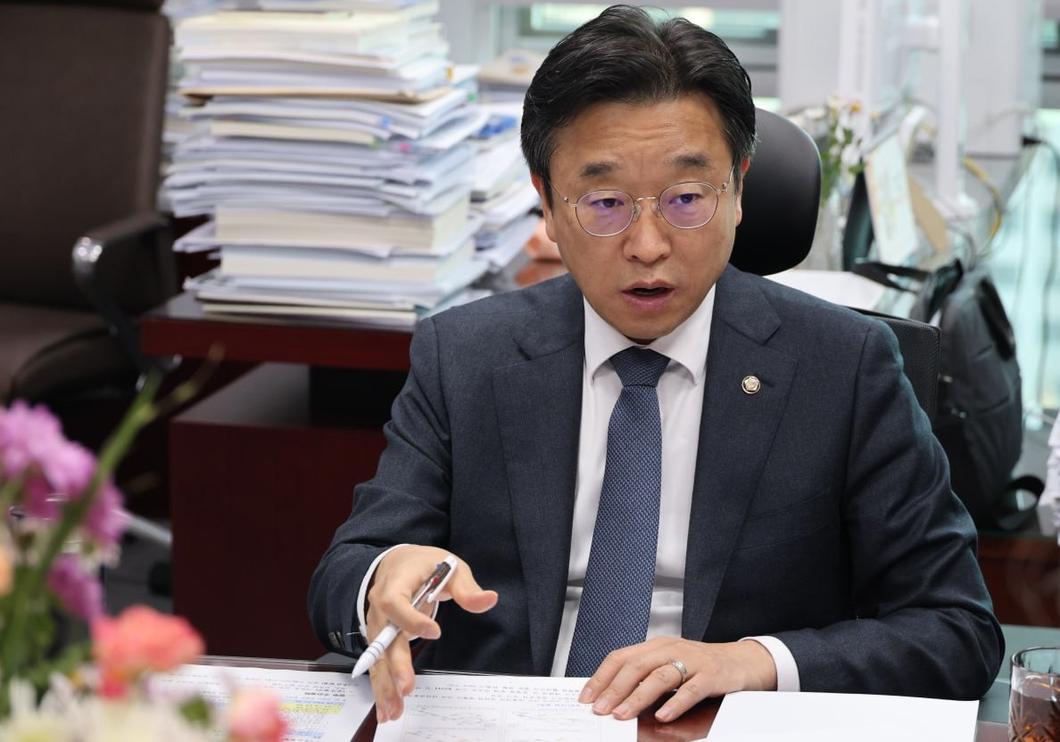 ▲더불어민주당 산업재해예방 태스크포스(TF) 소속인 이용우 의원. 이 의원은 작업중지권 요권 확대법, 재해조사의견서 공개법 등 산업재해 관련 법안을 다수 발의했다. (사진제공=이용우 의원실)