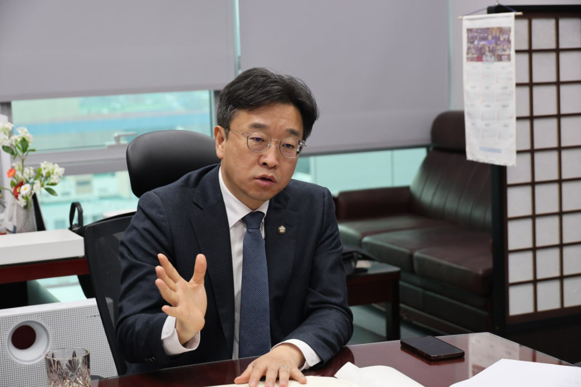 ▲더불어민주당 산업재해예방 태스크포스(TF) 소속인 이용우 의원. 이 의원은 작업중지권 요권 확대법, 재해조사의견서 공개법 등 산업재해 관련 법안을 다수 발의했다. (사진제공=이용우 의원실)