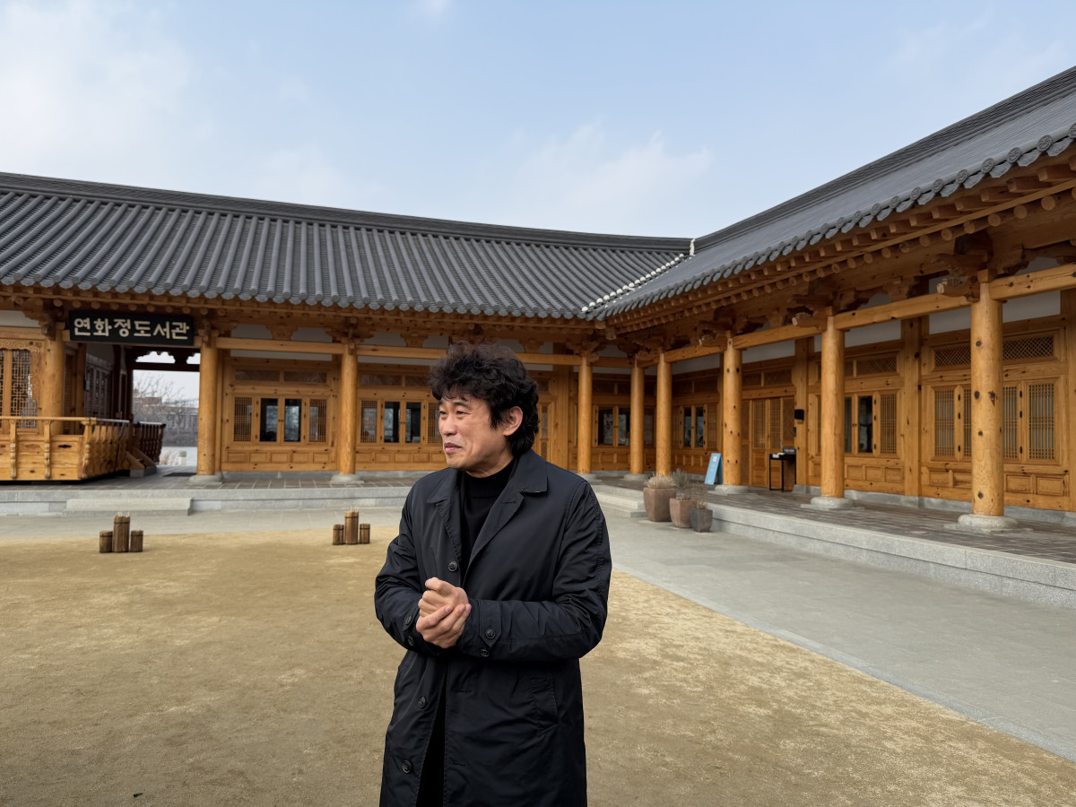 ▲연화정도서관 설계를 담당한 임채엽 건축사가 15일 국토교통부 출입기자단과 만나 설계 전반에 관한 설명을 하고 있다.  (조유정 기자 youjung@)