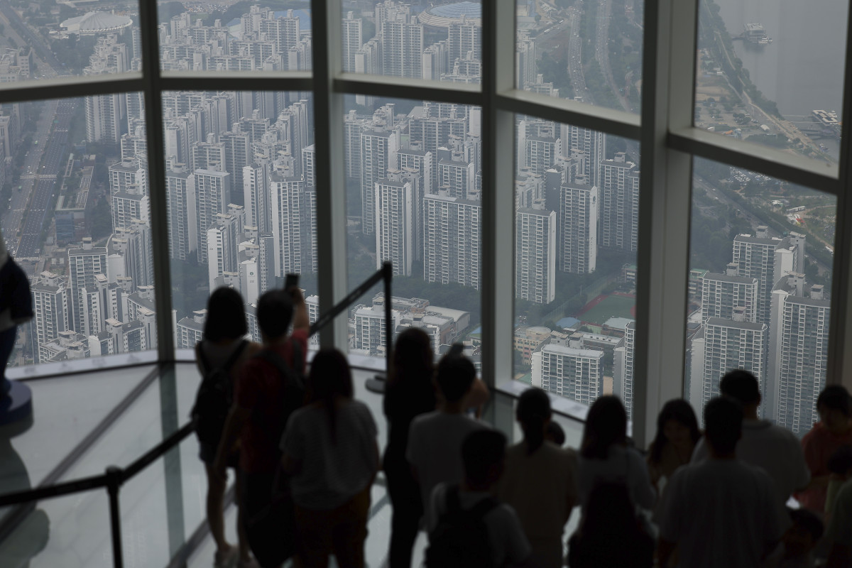 ▲서울 송파구 롯데월드타워 스카이라운지에서 본 강남과 송파지역 아파트 모습. (뉴시스)