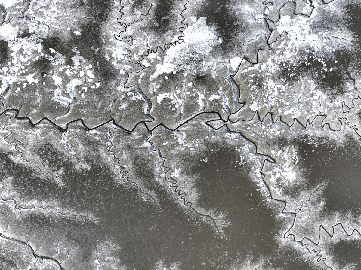▲절기상 대한(大寒)이자 서울 아침 최저기온이 영하 13도를 기록하는 등 전국에 한파특보가 내려진 20일 인천 강화군 분오리항 앞바다가 얼어붙어 있다. 신태현 기자 holjjak@