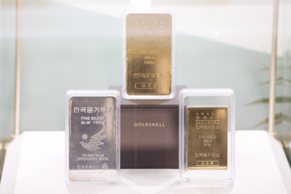 ▲서울 종로구 한국금거래소에 골드바와 실버바가 진열되어 있다. 조현호 기자 hyunho@ (이투데이DB)