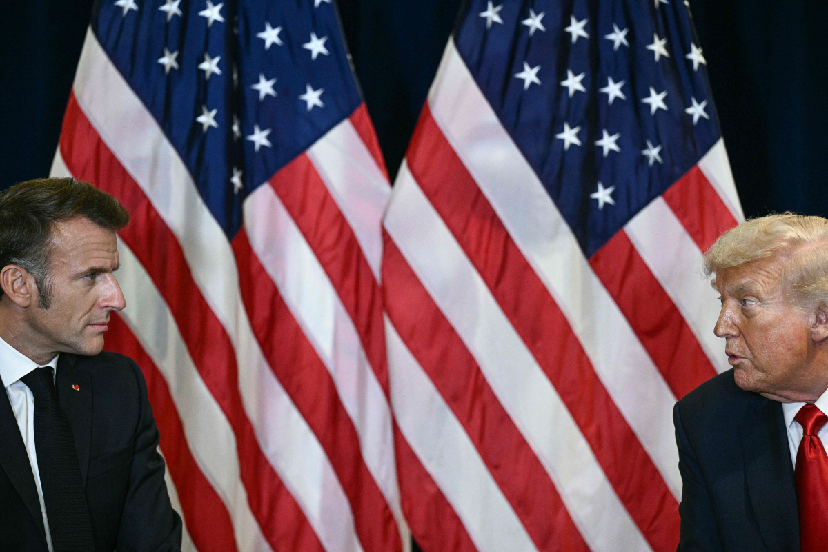 ▲에마뉘엘 마크롱 프랑스 대통령과 도널드 트럼프 미국 대통령이 지난해 9월 23일 회담하고 있다. 뉴욕/AFP연합뉴스