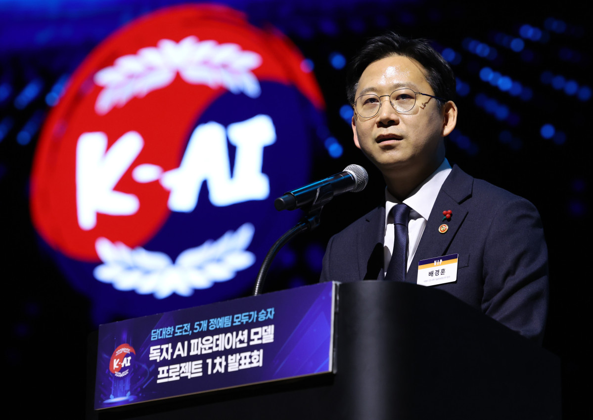 ▲배경훈 부총리 겸 과학기술정보통신부 장관이 지난해 12월 30일 오후 서울 강남구 코엑스에서 열린 독자 AI 파운데이션 모델 프로젝트 1차 발표회에 참석해 축사를 하고 있다. (뉴시스)