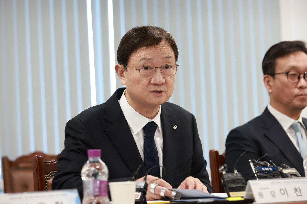 ▲이찬진 금융감독원장이 20일 서울 여의도 본원에서 기관전용 PE 12곳 CEO들과 간담회를 열고 발언하고 있다.  (금융감독원)