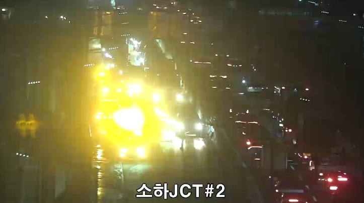 ▲[속보] 서해안고속도로 금천고가교 진입부 차량 화재 사고 (출처=서울특별시 교통정보센터 홈페이지)