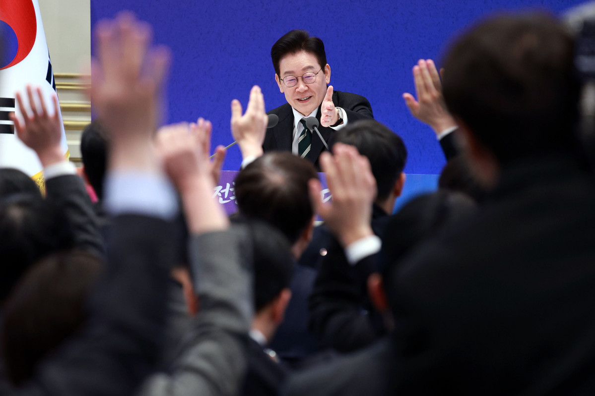 ▲이재명 대통령이 21일 청와대 영빈관에서 열린 2026년 신년 기자회견에서 질문을 받고 있다. (사진=뉴시스)