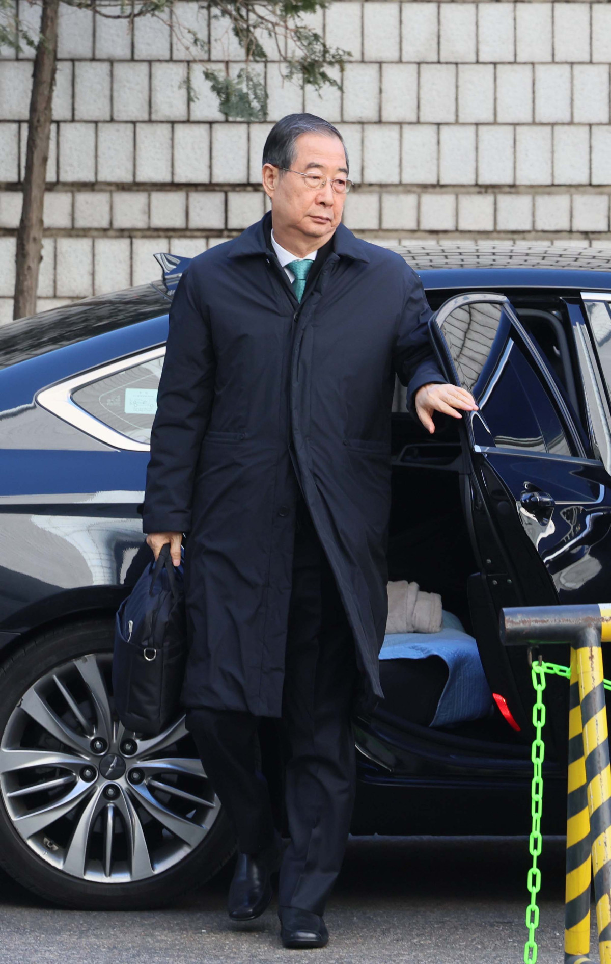 ▲한덕수 전 국무총리가 21일 서울 서초구 서울중앙지방법원에서 열린 내란 우두머리 방조, 내란 중요임무 종사 혐의 사건 1심 선고공판에 출석하고 있다. 신태현 기자 holjjak@