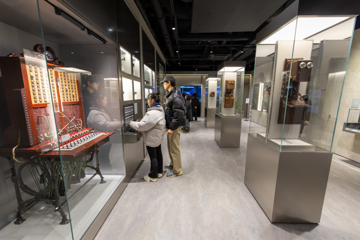 ▲온마루 통신사료 전시 공간 ‘시간의 회랑’의 모습. (사진제공=KT)