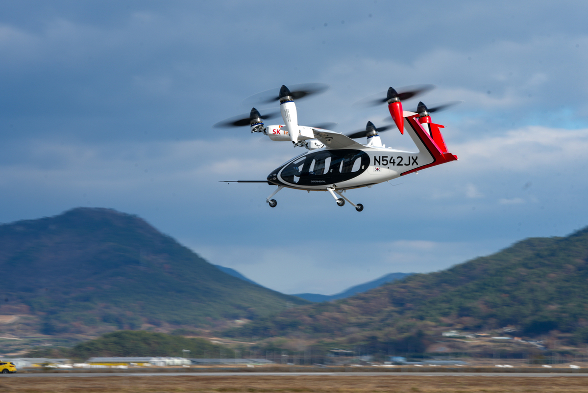 ▲전남 고흥 K-UAM 실증단지에서 열린 ‘K-UAM 그랜드챌린지’ 공개 비행 시연. (사진제공=제주도)