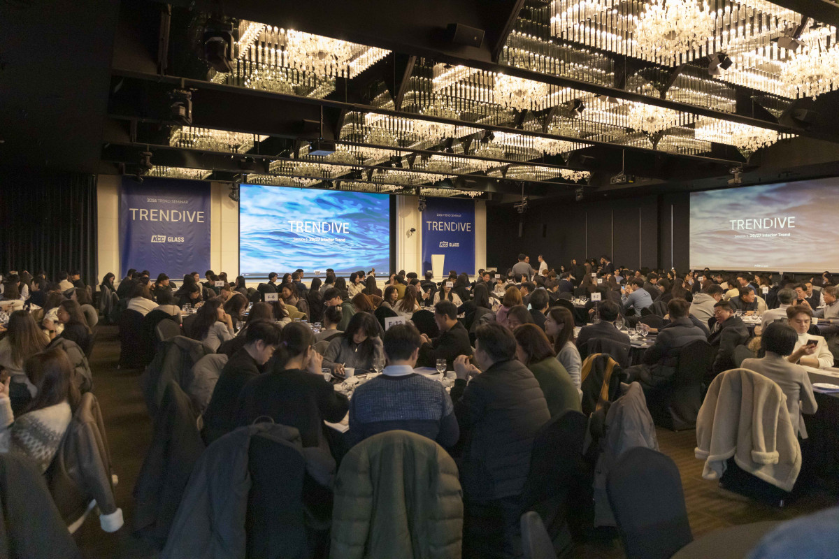 ▲KCC글라스 홈씨씨가 21일 서울 엘리에나 호텔에서 인테리어 트렌드 세미나인 ‘2026 트렌다이브’를 개최했다 (KCC글라스)