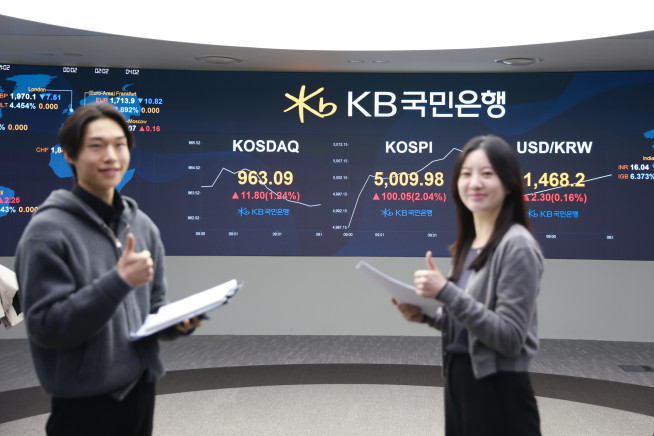 ▲코스피 지수가 사상 처음 5000을 넘어섰다.   (사진제공=KB국민은행)