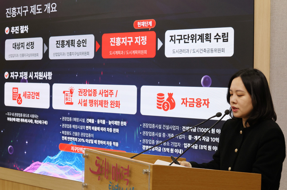 ▲22일 서울시청 브리핑룸에서 김설희 서울시 창조산업기획관이 양재·개포ICT, 성수IT 문화콘텐츠 개발진흥지구 추진계획을 브리핑하고 있다. (연합뉴스)