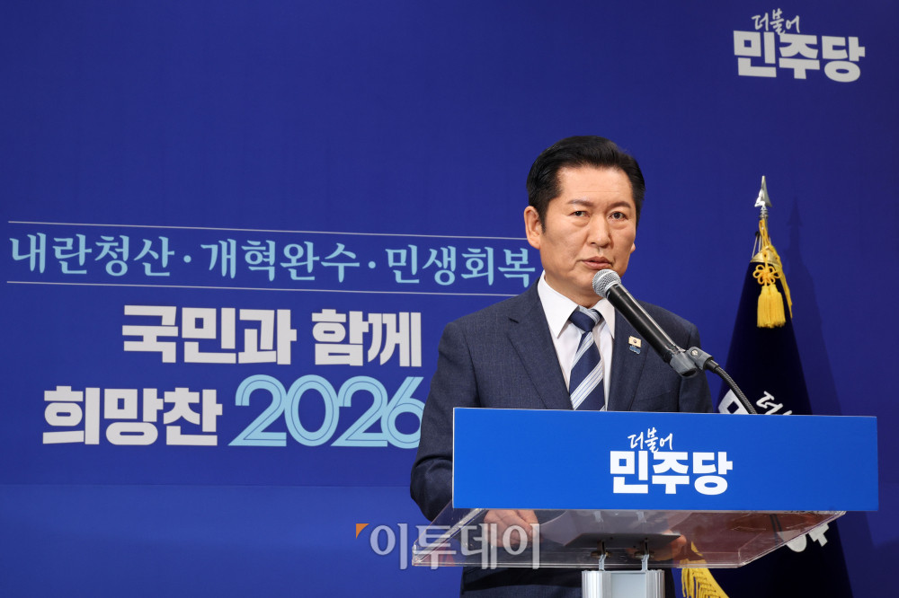 ▲정청래 더불어민주당 대표가 22일 서울 여의도 국회에서 조국혁신당에 합당을 제안하는 기자회견을 하고 있다. 고이란 기자 photoeran@