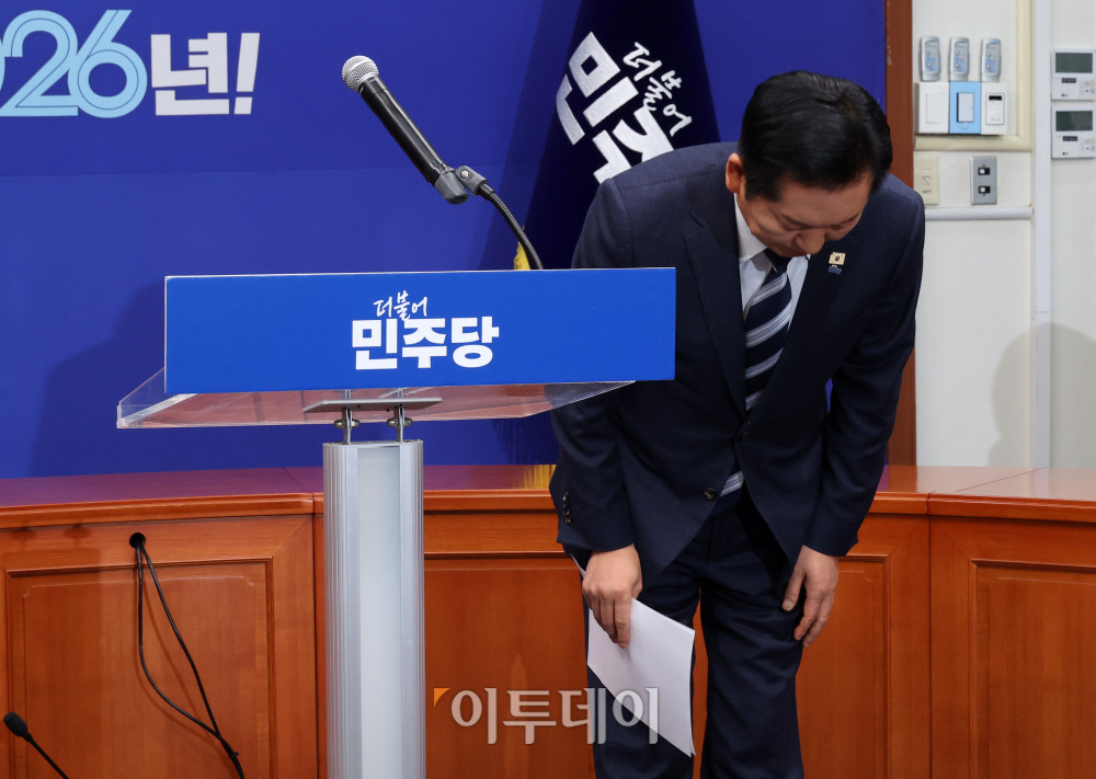 ▲정청래 더불어민주당 대표가 22일 서울 여의도 국회에서 조국혁신당에 합당을 제안하는 기자회견을 하고 있다. 고이란 기자 photoeran@