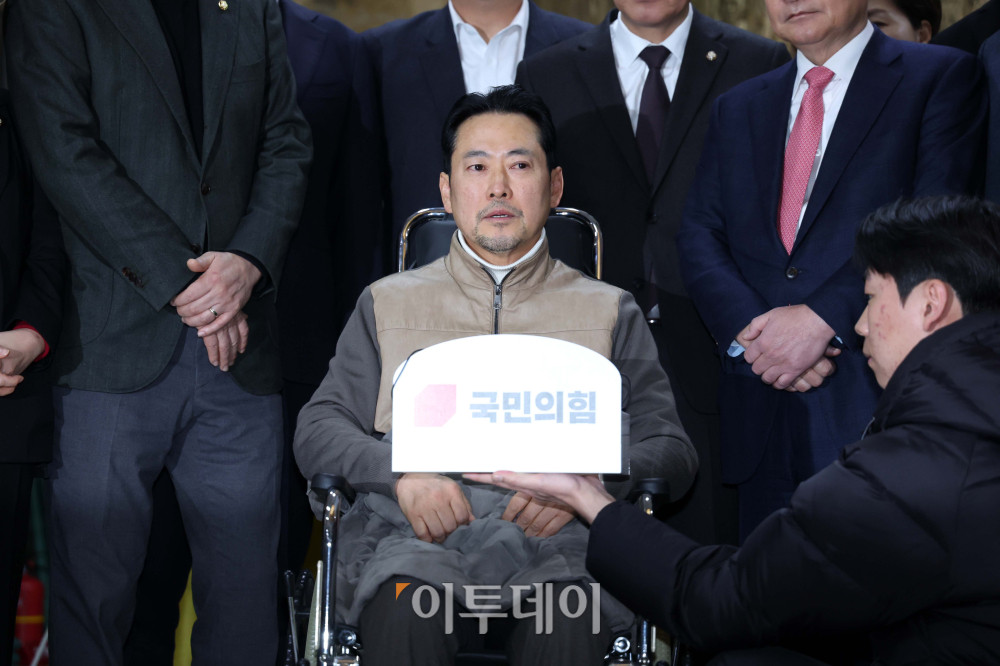 ▲통일교·공천헌금 '쌍특검' 수용을 요구하며 단식 8일째를 맞은 장동혁 국민의힘 대표가 22일 서울 여의도 국회에서 단식 중단을 선언하고 있다. 고이란 기자 photoeran@