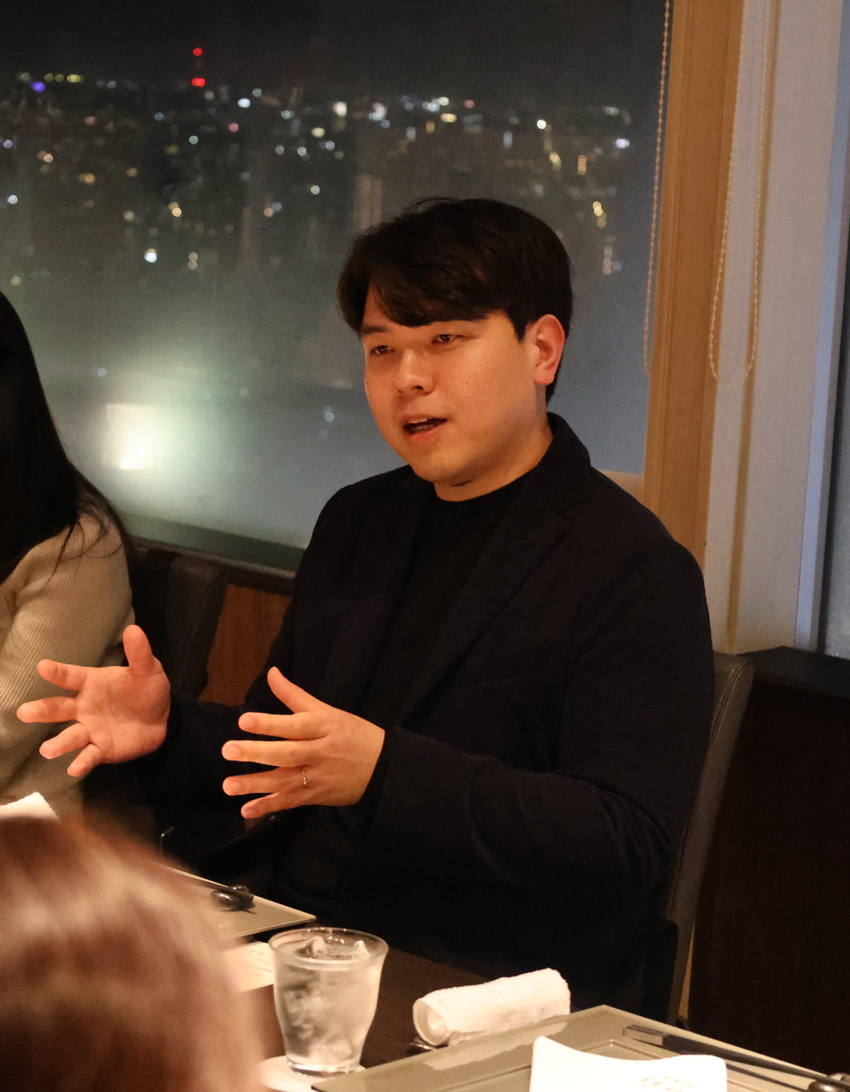 ▲이세영 뤼튼테크놀로지스 대표가 20일 저녁 일본 도쿄에서 기자들과 만나 간담회를 진행하고 있다. (사진제공=뤼튼테크놀로지스)