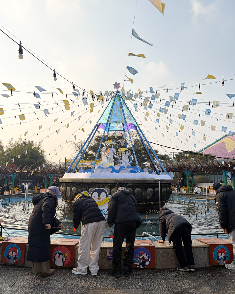 ▲빙어낚시 모습 (사진제공=서울랜드)