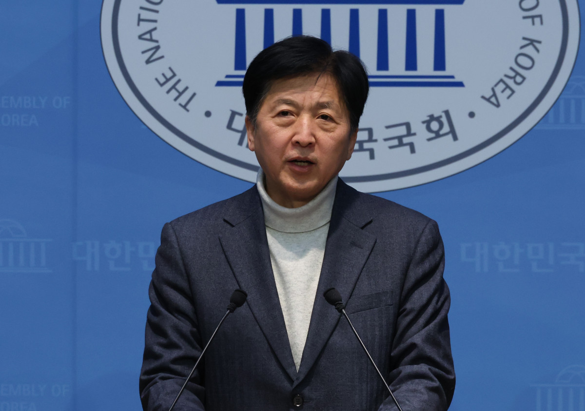 ▲오기형 더불어민주당 의원이 6일 오후 서울 여의도 국회 소통관에서 개인정보 유출 사태를 계기로 하는 '집단소송법안' 대표발의 기자회견을 하고 있다. (사진=뉴시스)