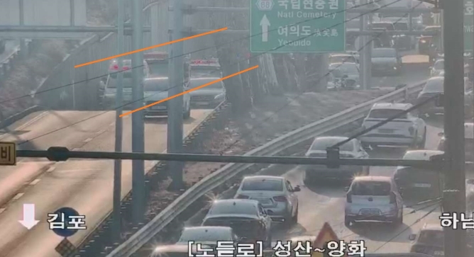 ▲노들로 김포 방향 전도 사고…영등포 일대 정체, 노들길 한강미디어고등학교 부근 부분 통제 (출처=서울특별시 교통정보센터 홈페이지)