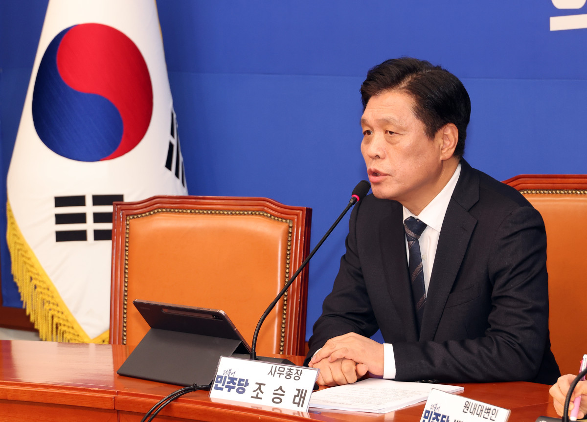 ▲더불어민주당 조승래 사무총장이 25일 국회에서 현안 관련 기자 간담회를 열고 있다. (연합뉴스)