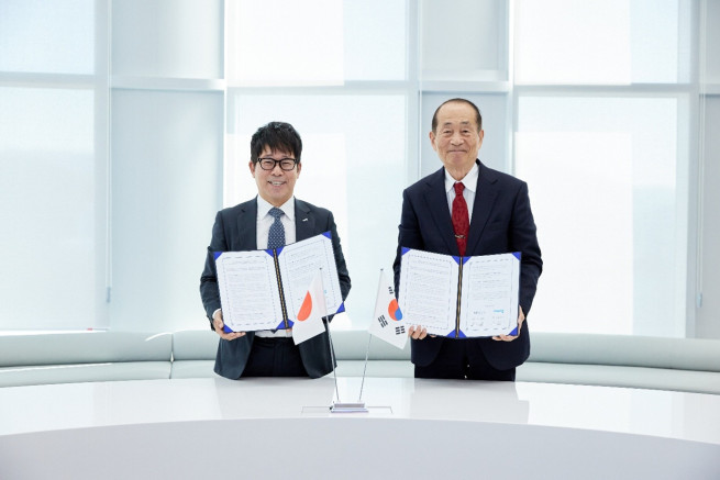 ▲비상교육과 일본 넷러닝 홀딩스(Net Learning Holdings)가 글로벌 교육 플랫폼 ‘올비아 CL(AllviA Connect Learning)’을 기반으로 일본 교육 시장 공동 추진을 위한 업무협약(MOU)을 체결했다. (사진제공=비상교육)