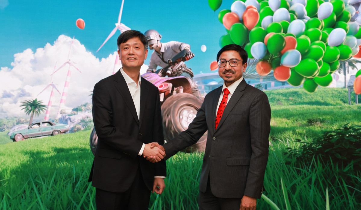 ▲23일 강남구에 있는 크래프톤 서울 본사에서 (왼쪽부터)장병규 크래프톤 이사회 의장과 고랑랄 다스(Gourangalal Das) 주한인도대사가 환담에 앞서 악수를 하고 있다. (사진제공=크래프톤)