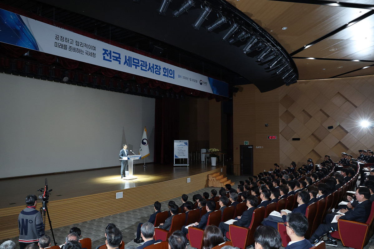 ▲임광현 국세청장이 26일 정부세종청사에서 상반기 전국 세무관서장회의를 열고 ‘2026년 국세행정 운영방안’을 발표하고 있다. (사진제공=국세청)