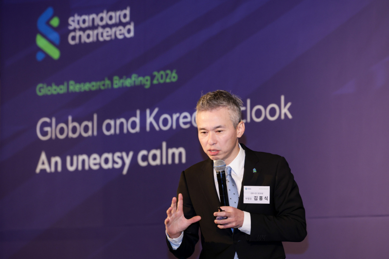▲김홍식 SC제일은행 금융시장그룹 총괄(부행장)이 23일 서울 종로구 포시즌스호텔에서 열린 ‘2026 글로벌 리서치 브리핑’행사에서 한국 시장의 이슈와 전망에 대해 설명하고 있다. (SC제일은행)