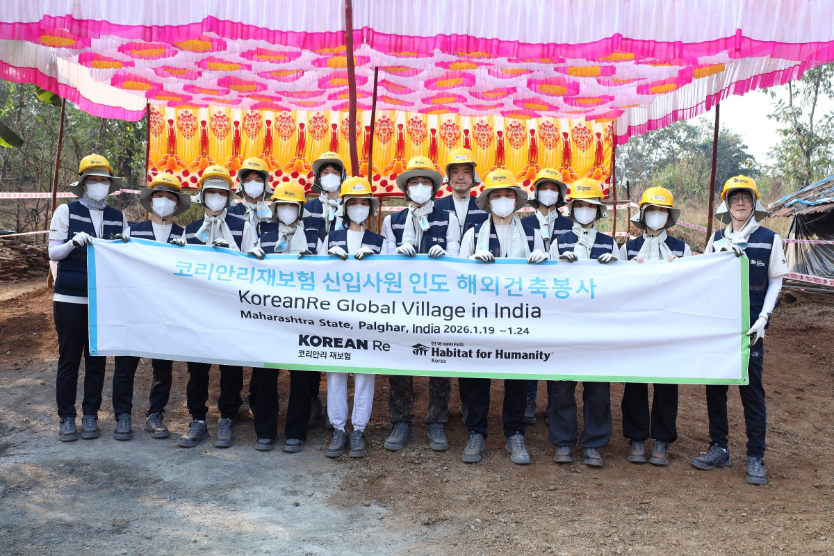 ▲코리안리 신입사원들은 1월 19일부터 24일 뭄바이 인근 팔가르 지역에서 진행된 해외 건축 봉사활동에 참여했다. (제공 코리안리)