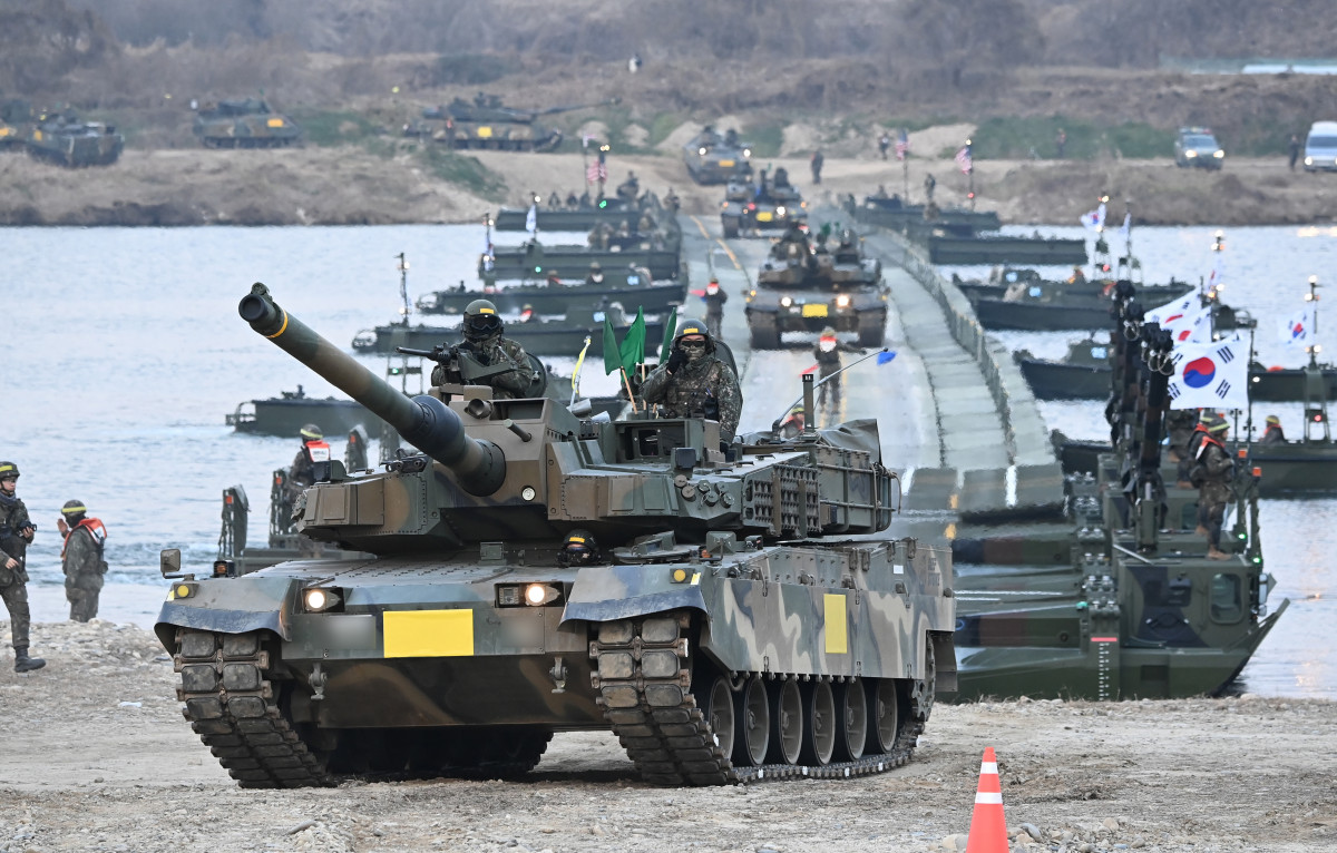 ▲미국 안보전문 싱크탱크에서 미국의 새 국방전략(NDS)과 관련해 "한미 동맹이 비대칭적인 형태로 전환 중"이라는 분석이 나왔다. 사진은 지난해 11월 열린 한미연합 도하훈련 모습.  (뉴시스)