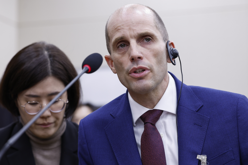 ▲해롤드 로저스 쿠팡 대표이사가 지난해 서울 여의도 국회에서 열린 쿠팡 침해사고 및 개인정보 유출, 불공정 거래, 노동환경 실태 파악과 재발방지 대책 마련을 위한 연석 청문회에 출석해 의원 질의에 답변하고 있다. 조현호 기자 hyunho@ (이투데이DB)