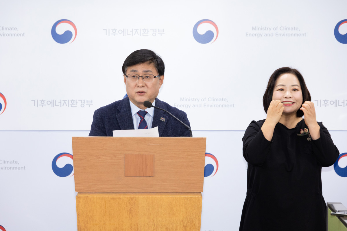 ▲김성환 기후에너지환경부장관이 26일 세종시 정부세종청사에서 제12차 전력수급기본계획 추진 방향에 대한 브리핑을 하고 있다. (기후에너지환경부)