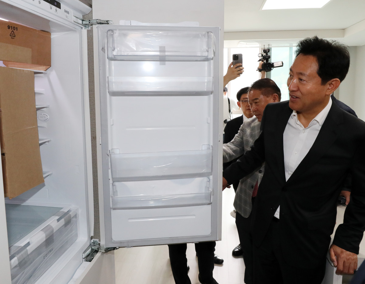 ▲오세훈 서울시장이 7일 서울 은평구 청년안심주택인 호반베르디움 스테이원에서 둘러보고 있다. (뉴시스)