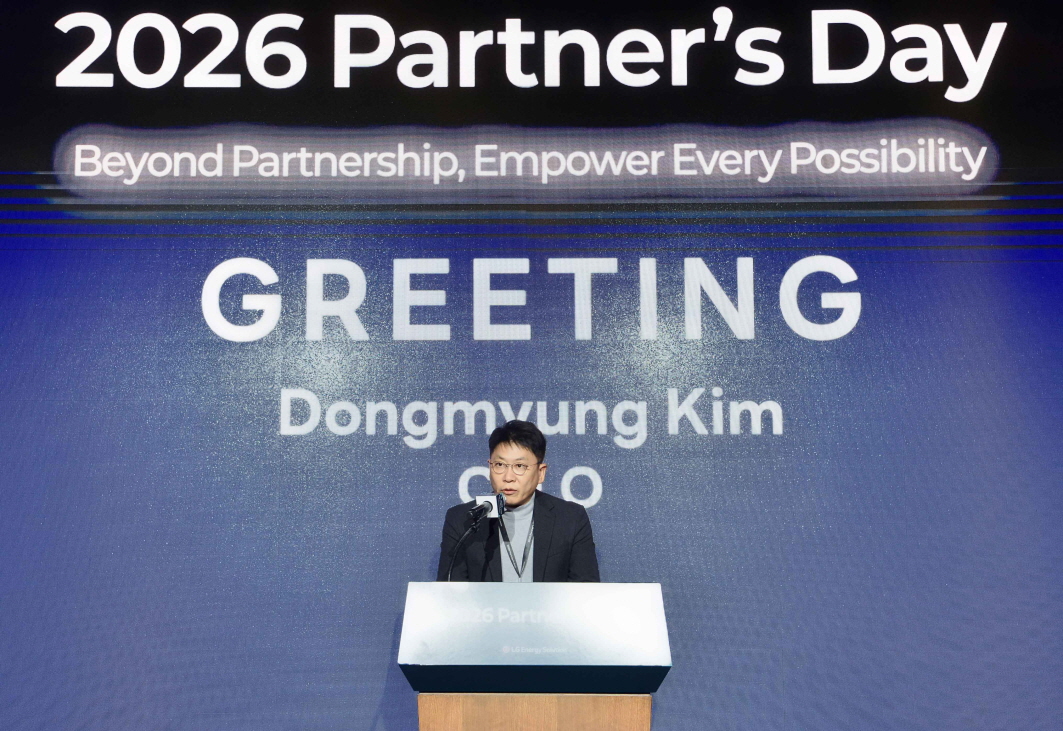 ▲김동명 LG에너지솔루션 사장이 '2026 파트너스데이' 행사에 참석해 환영사를 하고 있다. (사진= LG에너지솔루션)