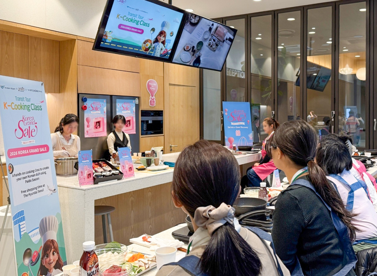 ▲K컬처 환승투어 현장 모습 (사진제공=현대백화점)