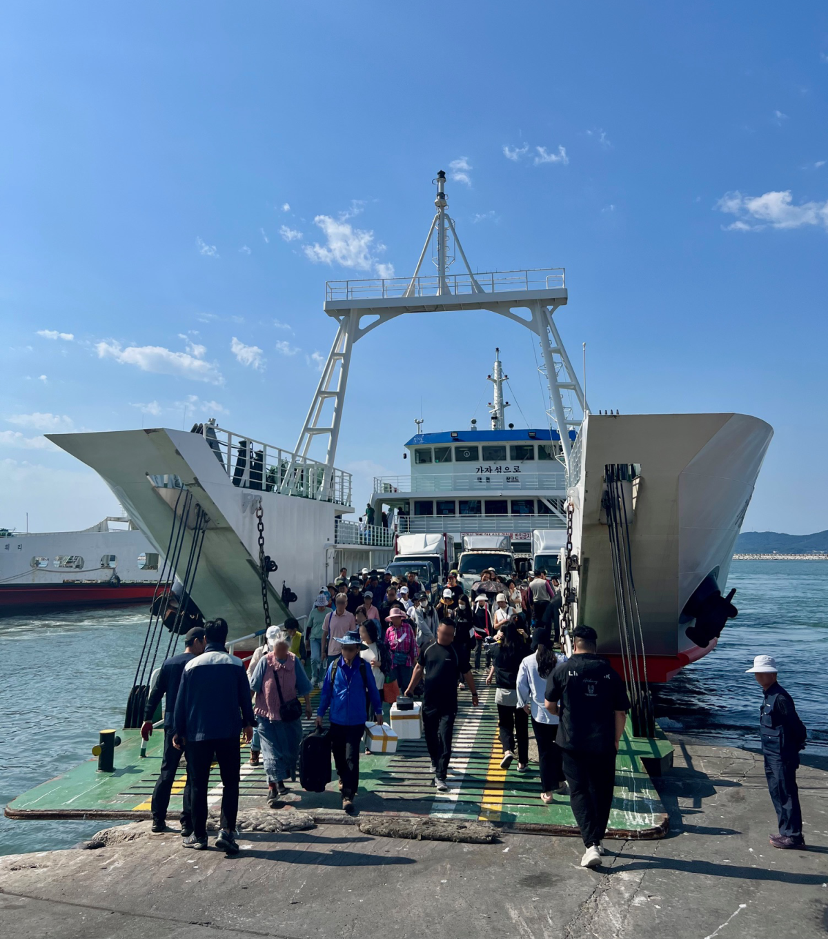 ▲여객선 이용객들이 하선하고 있다. (사진제공=한국해양교통안전공단)