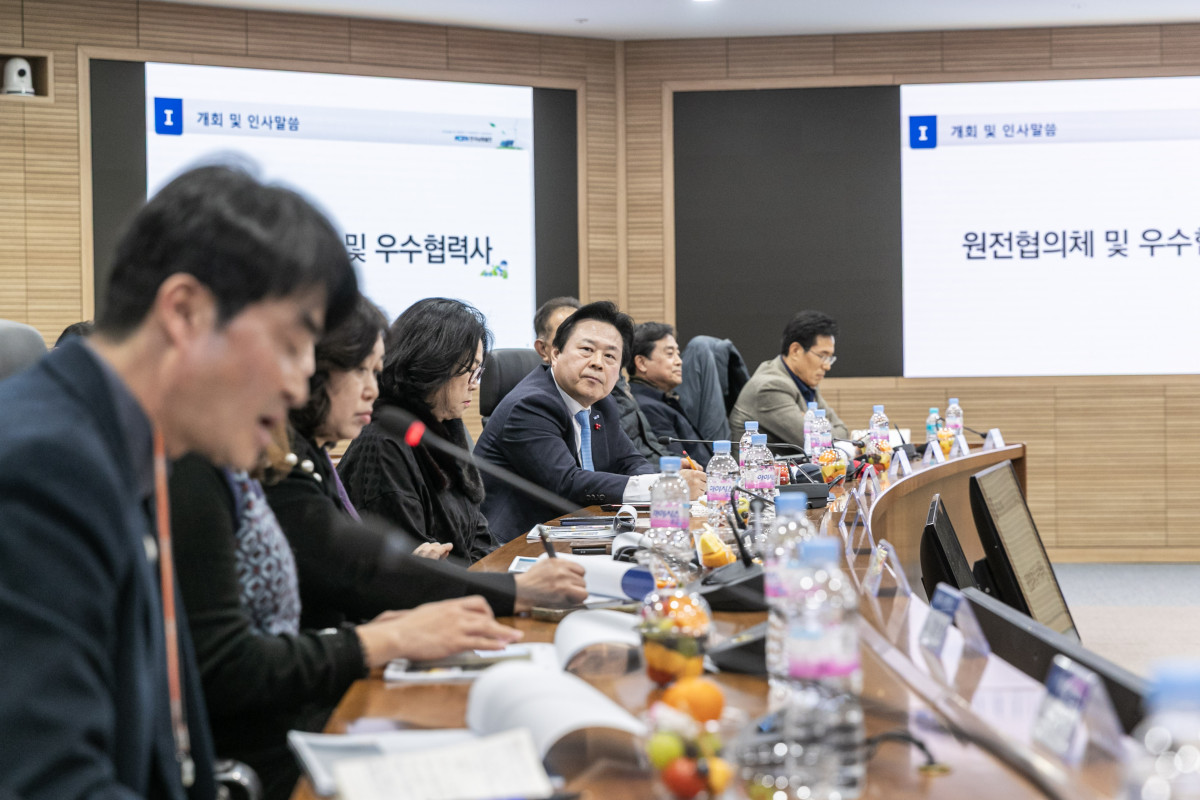 ▲미래에너지 기술 협력개발을 위한 소통 간담회 회의사진. (사진제공=한국남동발전)