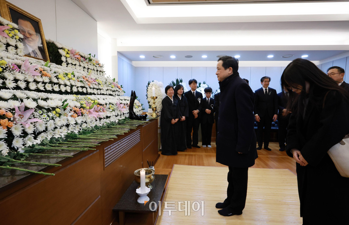 ▲다이빙 주한중국대사가 27일 서울 종로구 서울대학교병원 장례식장에 마련된 이해찬 민주평화통일자문회의 수석부의장의 빈소를 찾아 조문하고 있다. 2026.1.27 사진공동취재단