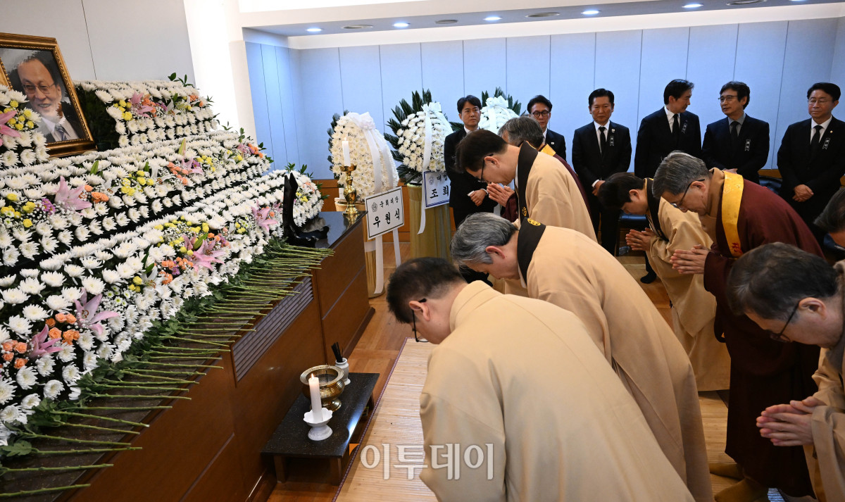 ▲조문객들이 27일 서울 종로구 서울대학교병원 장례식장에 마련된 이해찬 민주평화통일자문회의 수석부의장의 빈소를 조문하고 있다. 2026.1.27 사진공동취재단